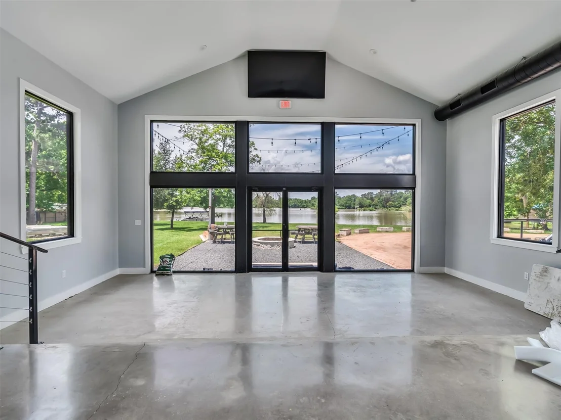 Photo of 351 White Oak Drive