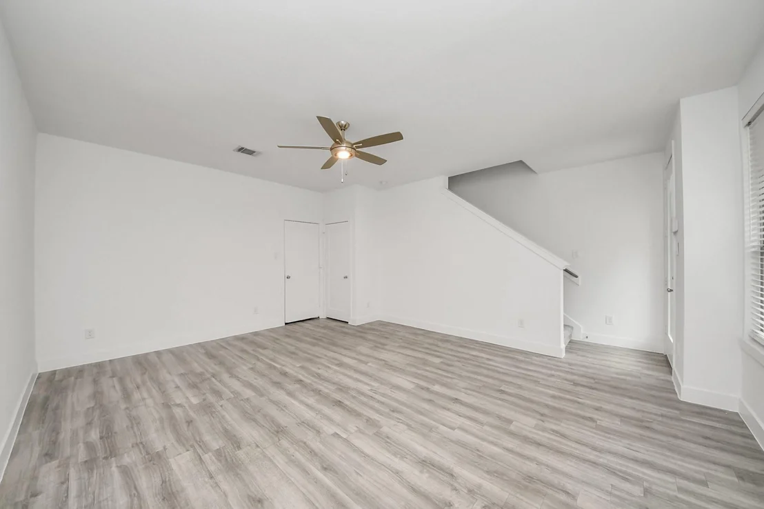 Photo of 18527 Centro Row