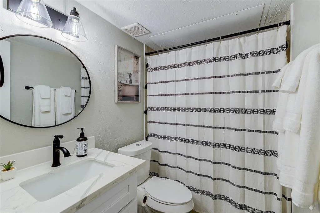 Photo of 2650 Lark Lane