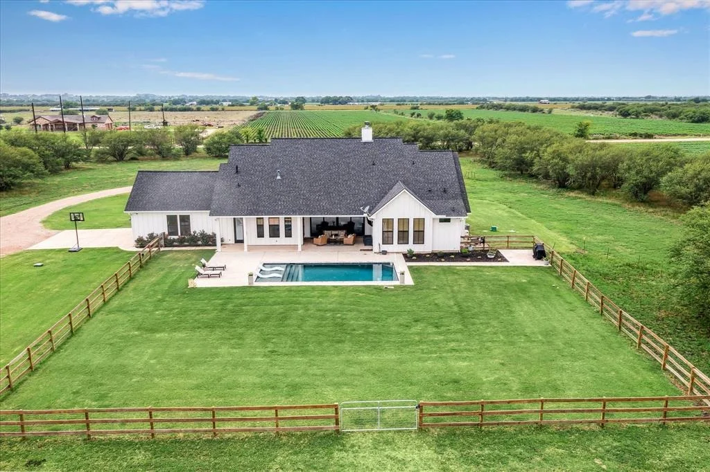 Photo of 2832 Maler Road