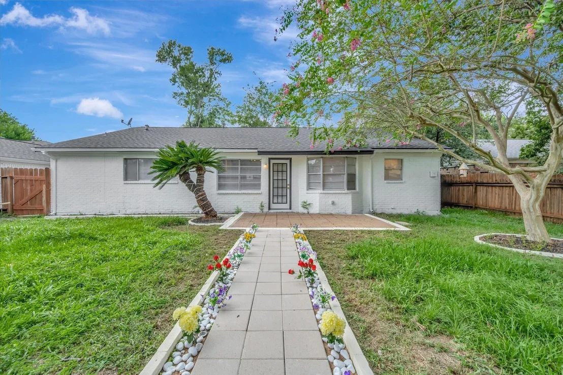 Photo of 910 Beachcomber Lane
