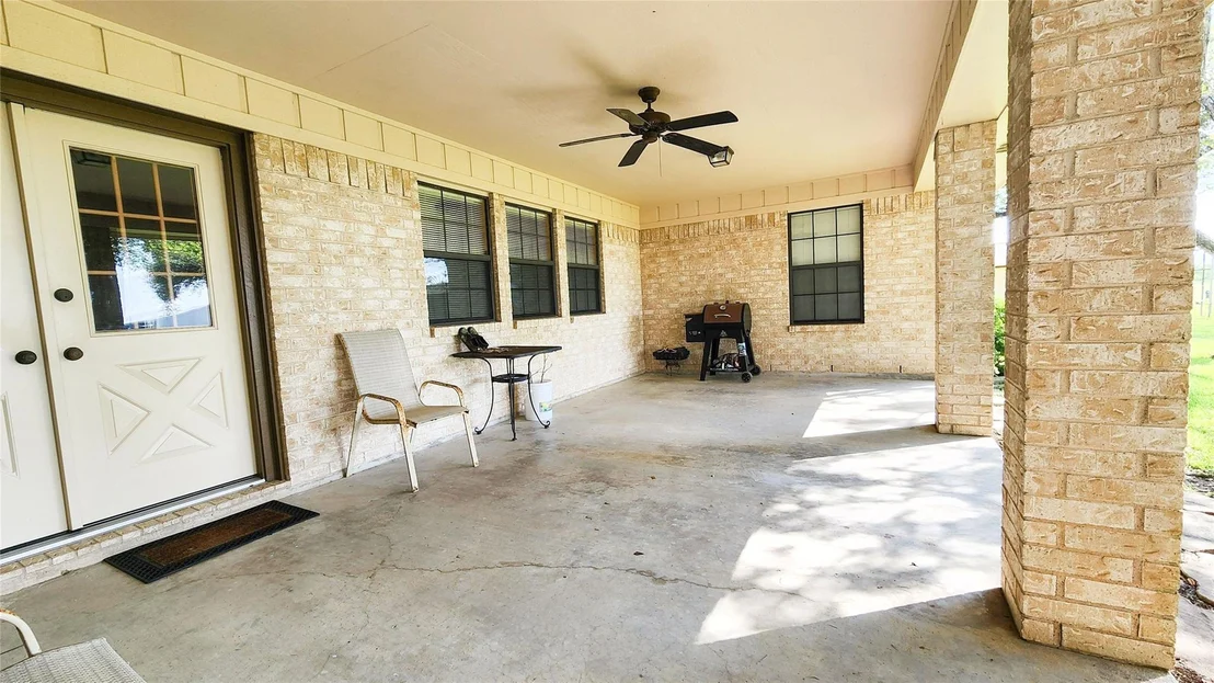 Photo of 847 Oliver Road