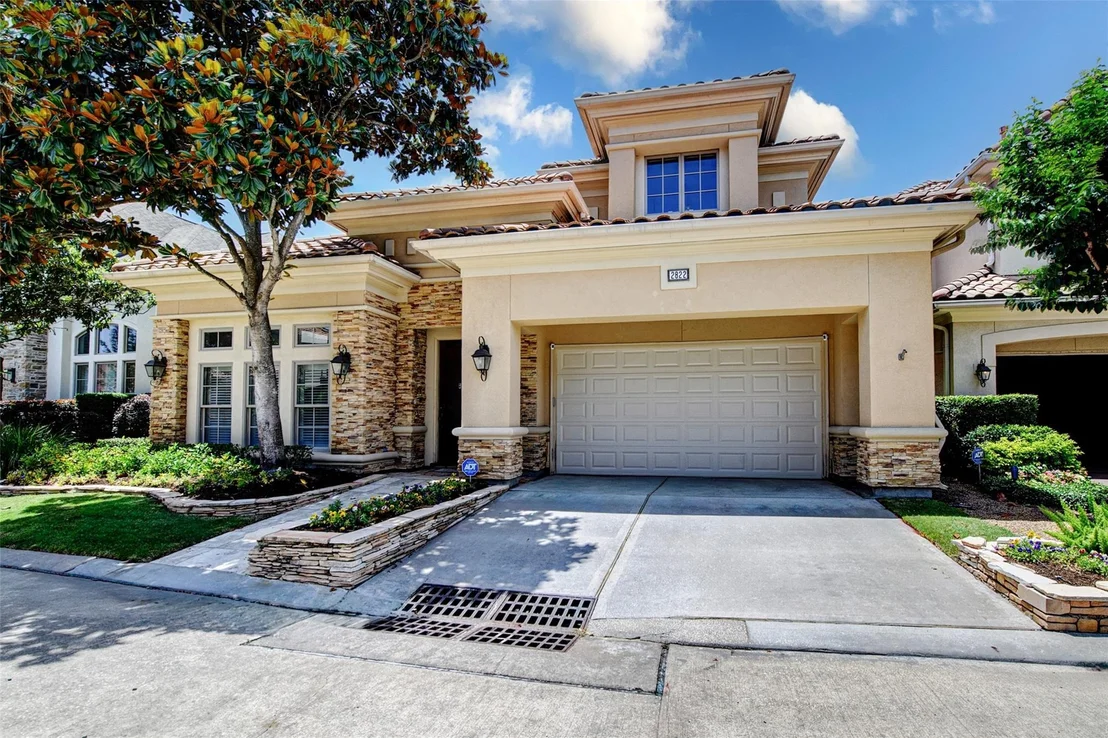 Photo of 2822 Stuart Manor