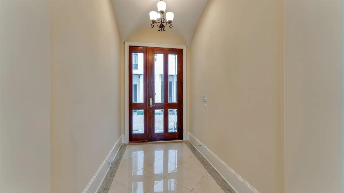 Photo of Unit E at 1700 Sunset Boulevard