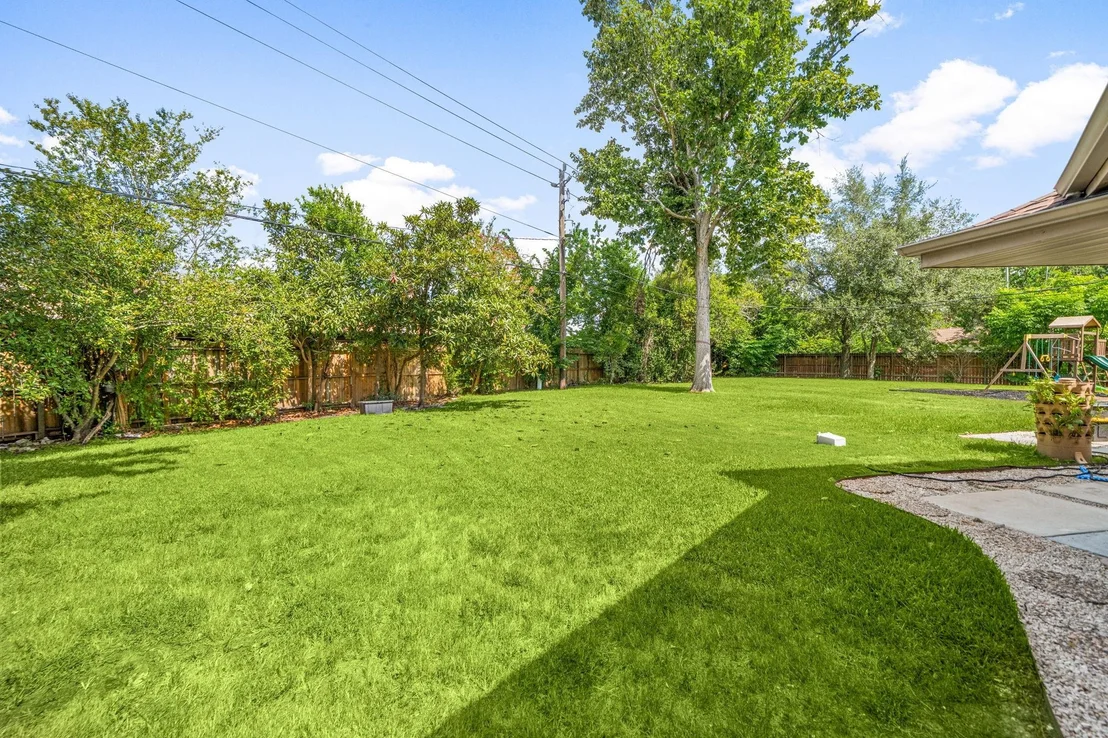 Photo of 2211 Pomeran Drive