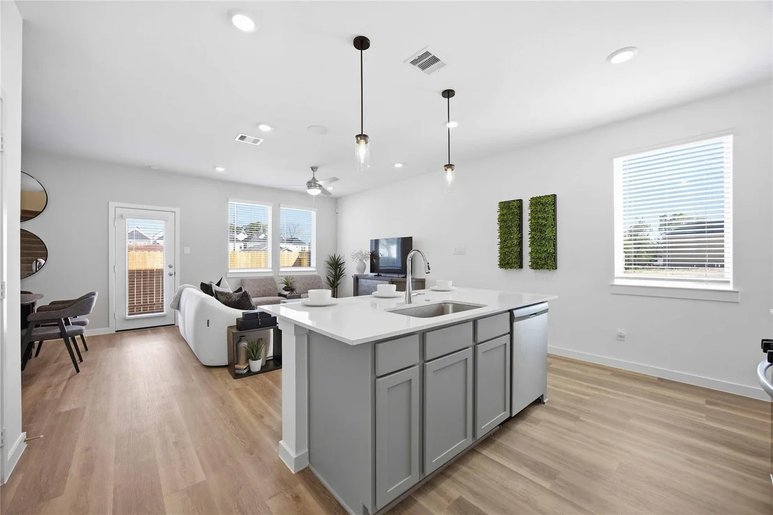 Photo of 5811 Burt Street