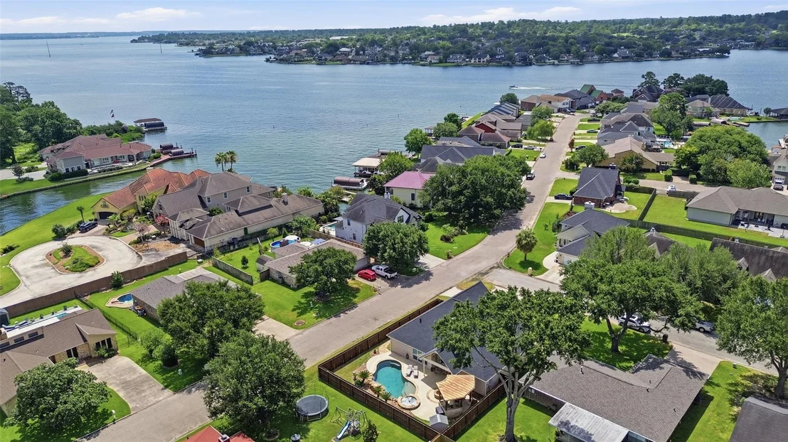 Photo of 17412 Waterview Drive