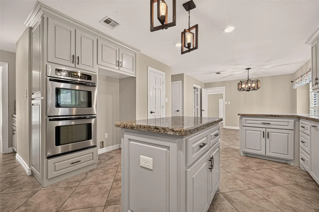 Photo of 1650 White Oak Creek Drive