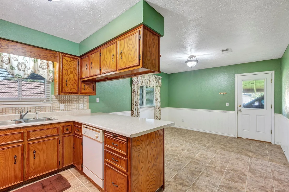Photo of 302 Walnut Cove