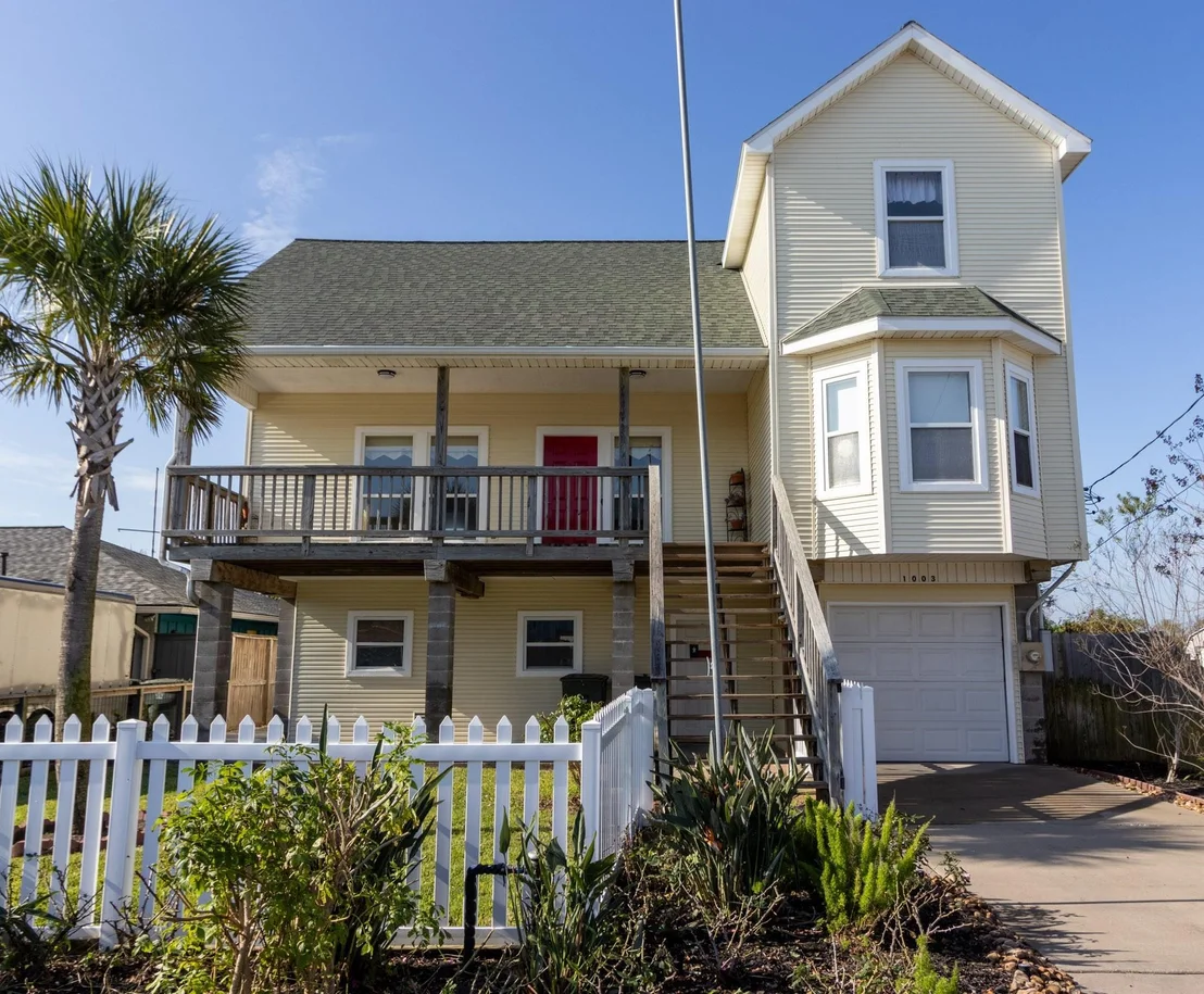 Photo of 1003 Commodore Drive