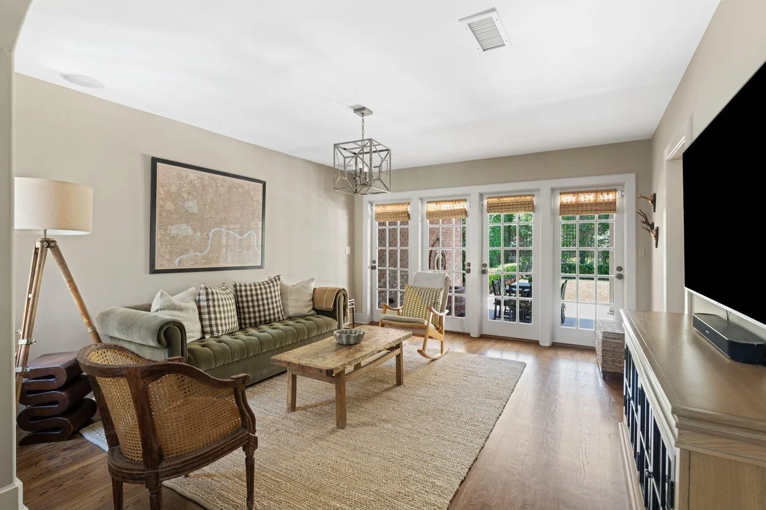 Photo of 2103 South Boulevard
