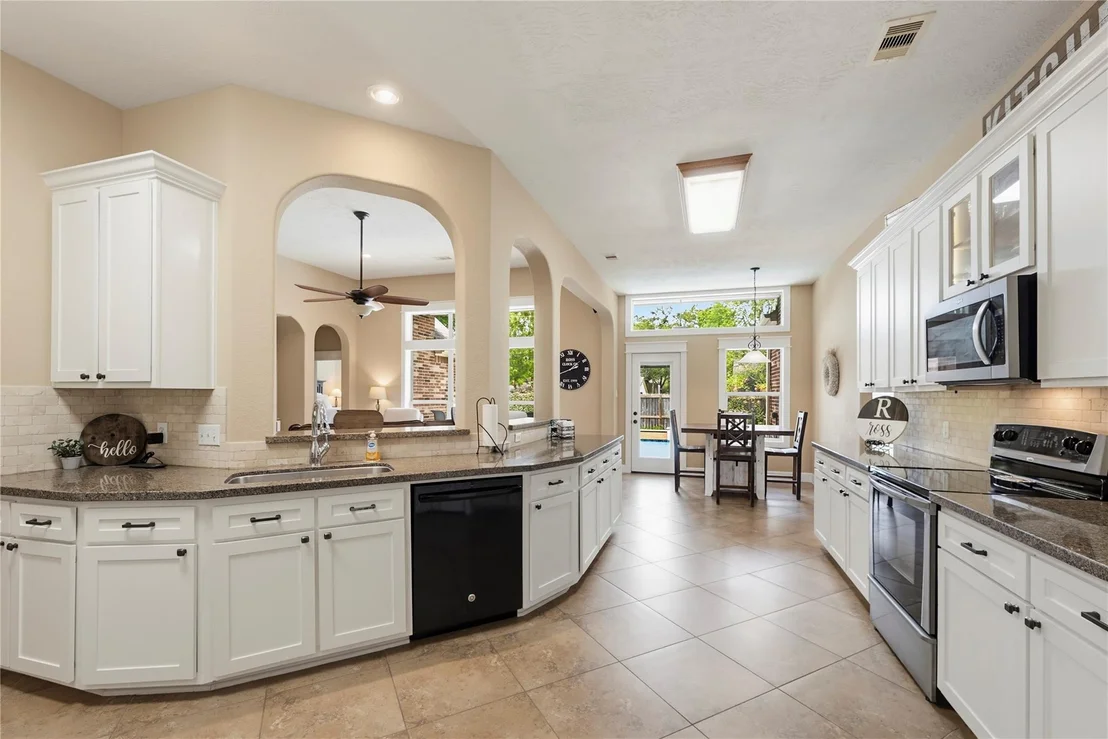 Photo of 6039 Whispering Lakes Drive