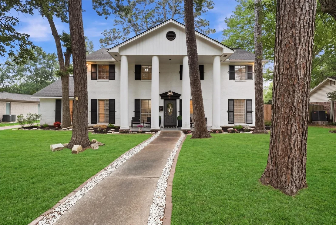 Photo of 215 Whispering Oaks Drive