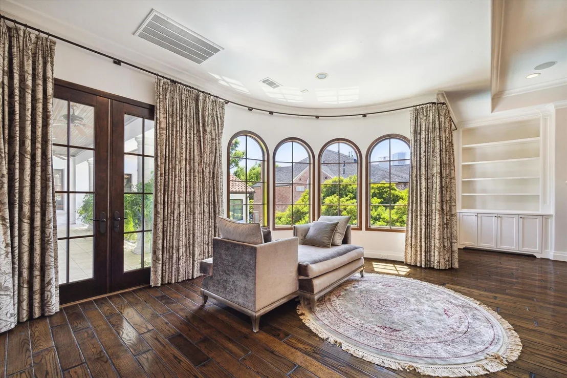 Photo of 5556 Lynbrook Drive