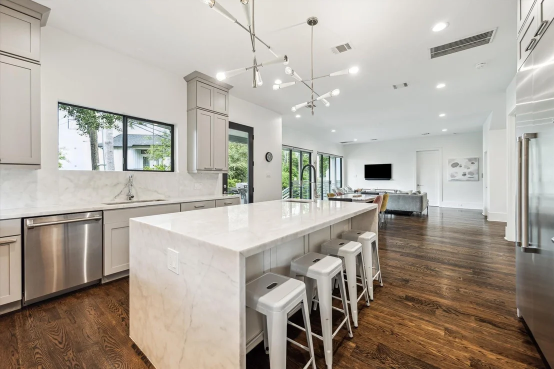 Photo of 1010 Waltway Drive