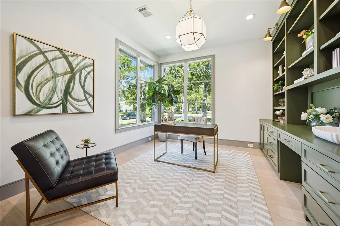Photo of 526 Stoneleigh Drive