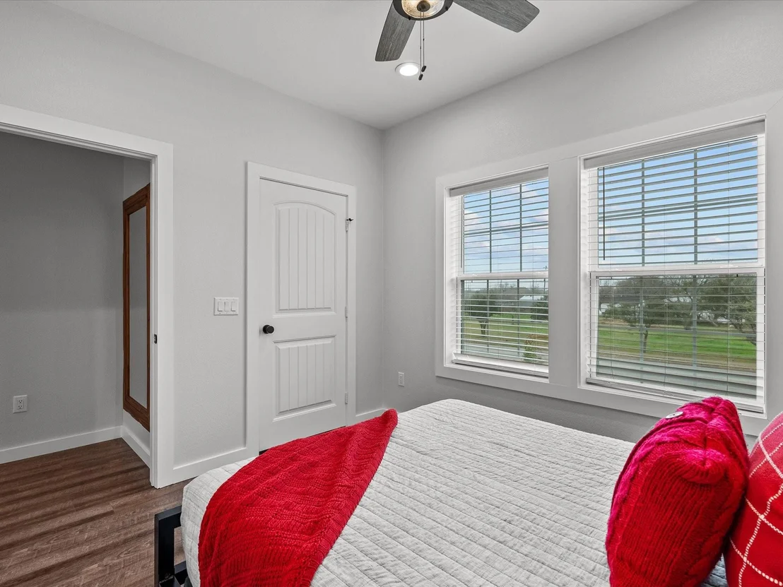 Photo of 822 W 2nd Street