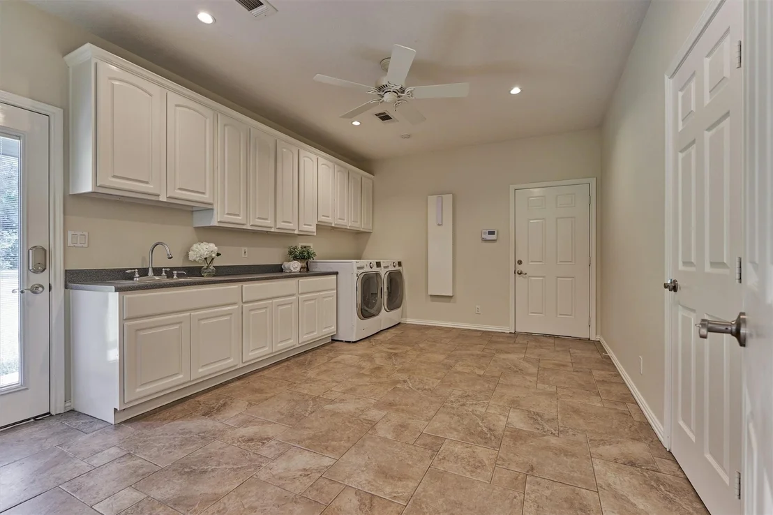 Photo of 11062 N Hidden Oaks
