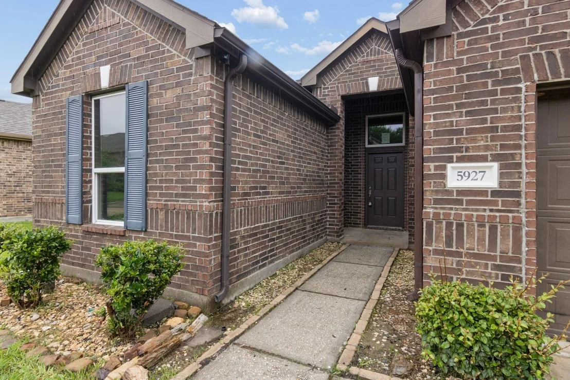 Photo of 5927 Rivergrove Bend Drive