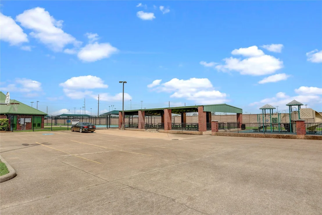 Photo of 2807 Red Oak Lane