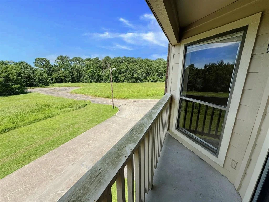 Photo of Unit 12A at 2501 Gulf Freeway