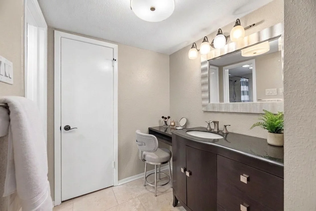 Photo of Unit 98 at 7575 Katy Freeway