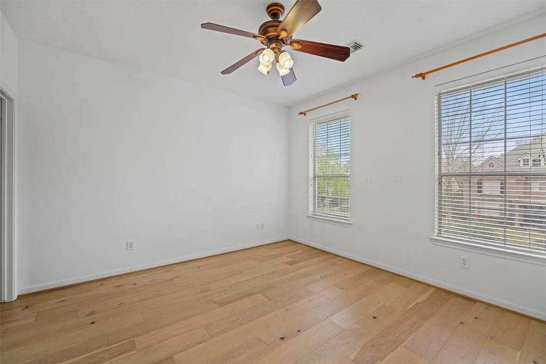 Photo of 98 E Beckonvale Circle