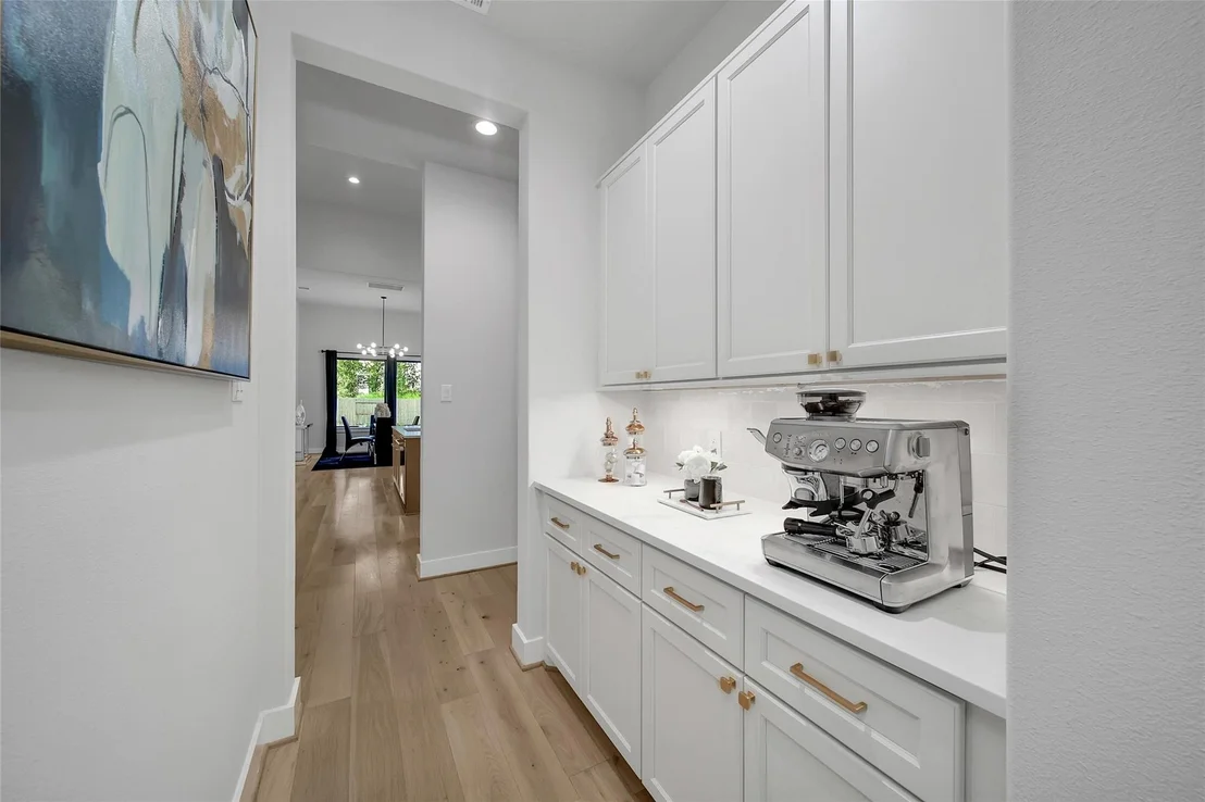 Photo of 16011 Bonjour Boulevard
