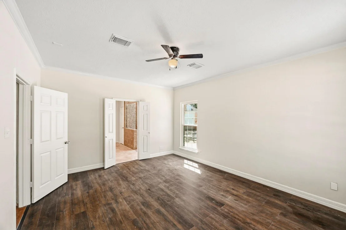 Photo of 215 Crabapple Drive