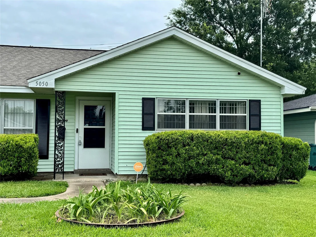 Photo of 5050 Swallow Drive