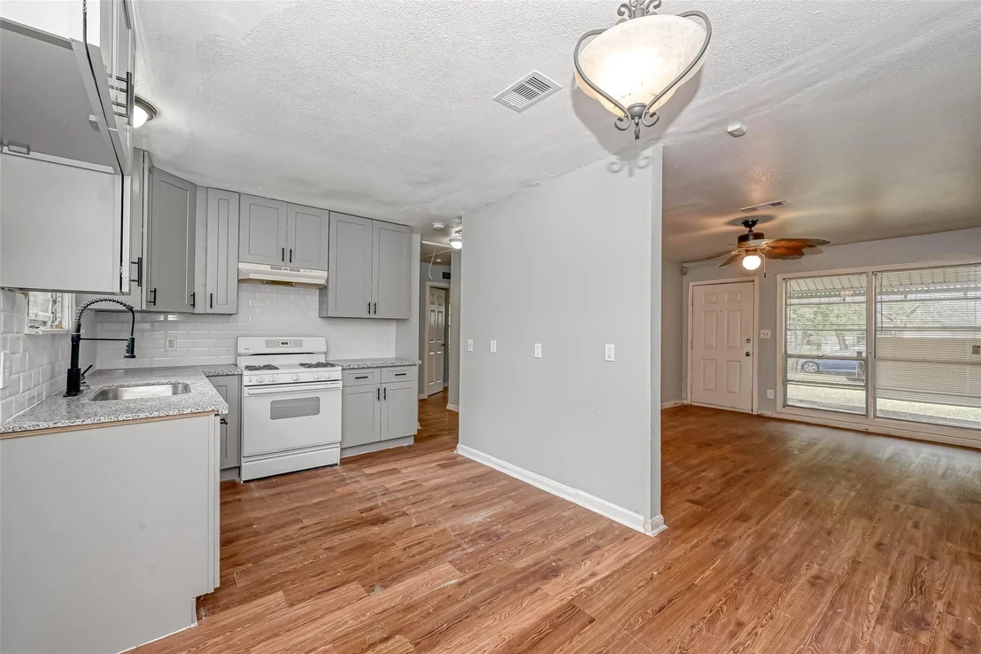 Photo of 5707 Lakefield Drive