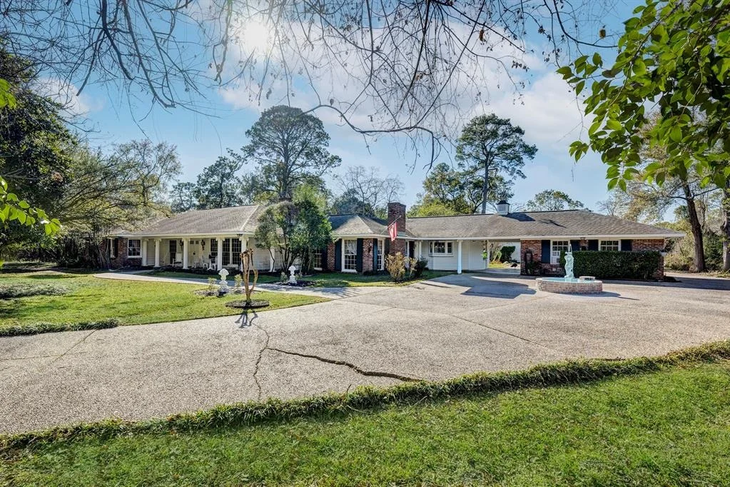 Photo of 5 E Rivercrest Drive