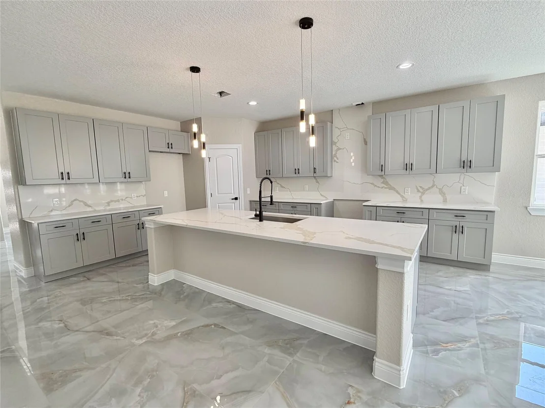 Photo of 1175 Road 5203