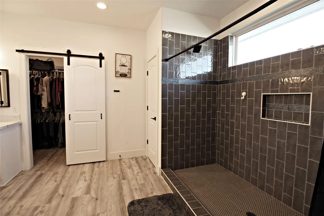 Photo of 1118 N Shepherd Drive