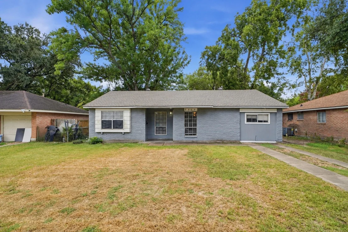 Photo of 5809 Melanite Avenue