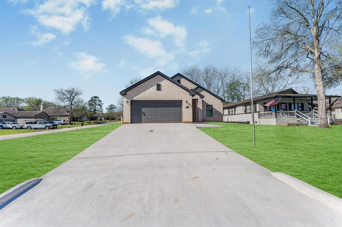 Photo of 10703 Hillside Drive