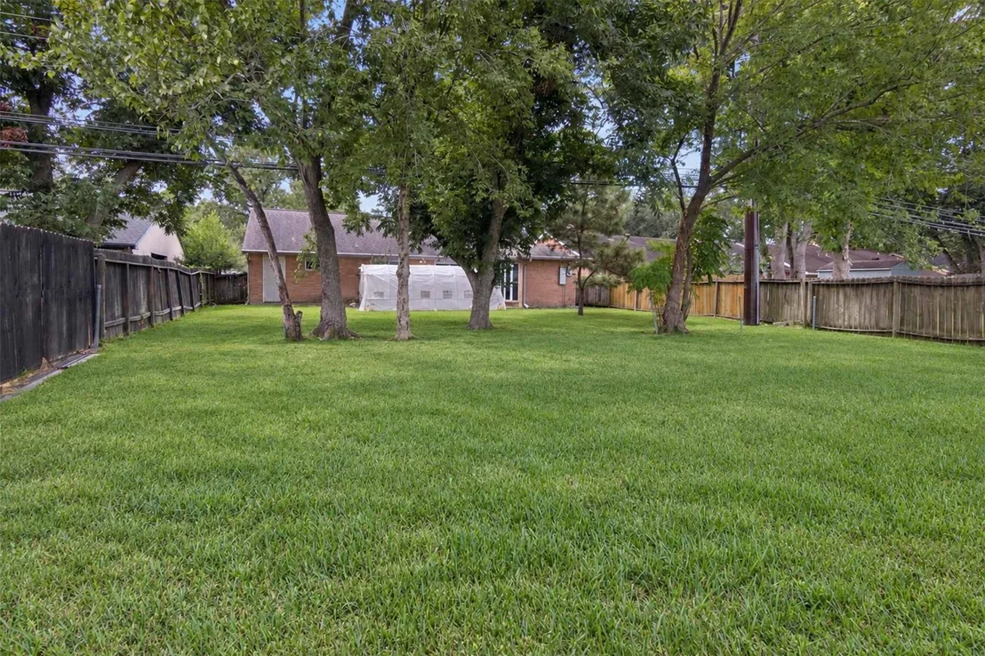 Photo of 5914 Willowbend Boulevard