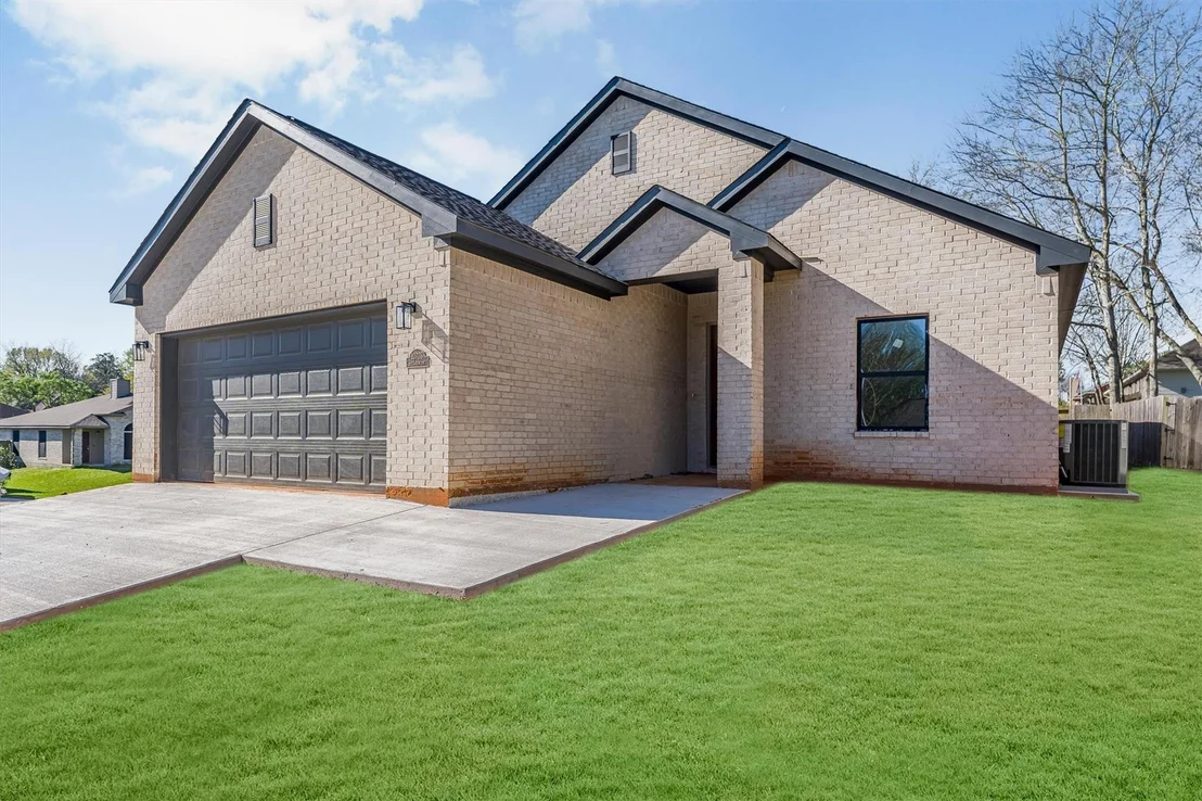 Photo of 10703 Hillside Drive