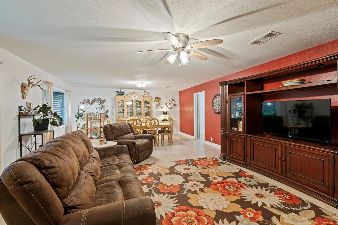 Photo of 725 Thompson Road