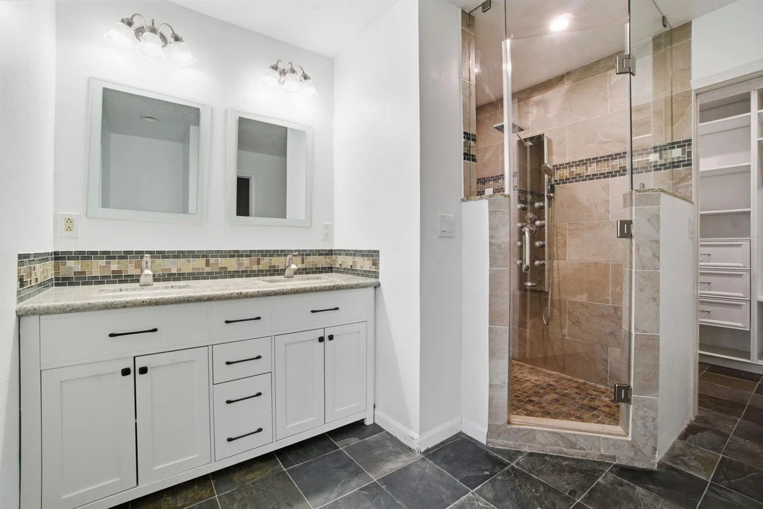 Photo of 74 Oak Grove Lane