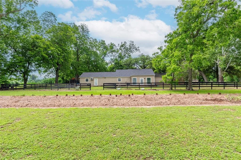 Photo of 830 Lily Lane