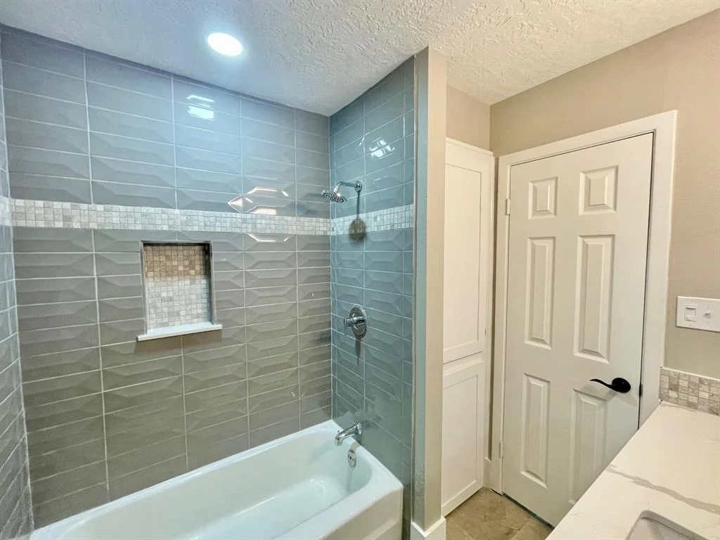 Photo of 187 Golfview Drive N