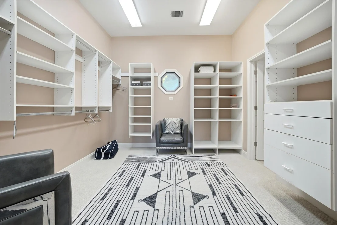 Photo of 6103 Lakeshore Drive