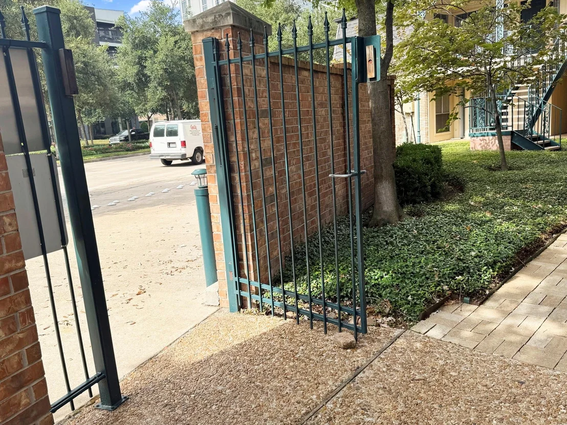 Photo of Unit 75 at 800 Post Oak Boulevard
