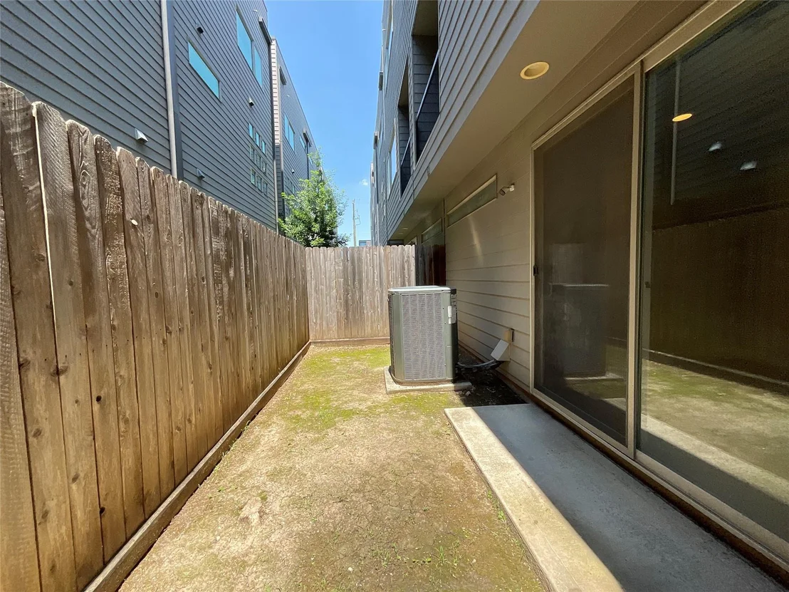 Photo of 2364 Commerce Street