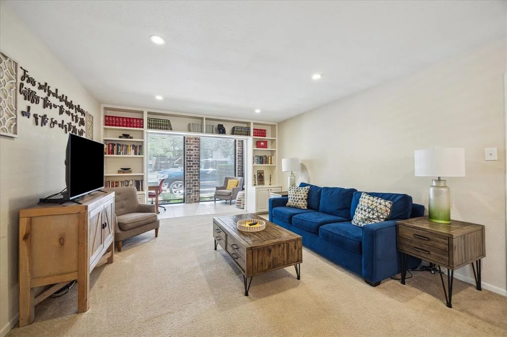 Photo of Unit 17 at 7575 Katy Freeway