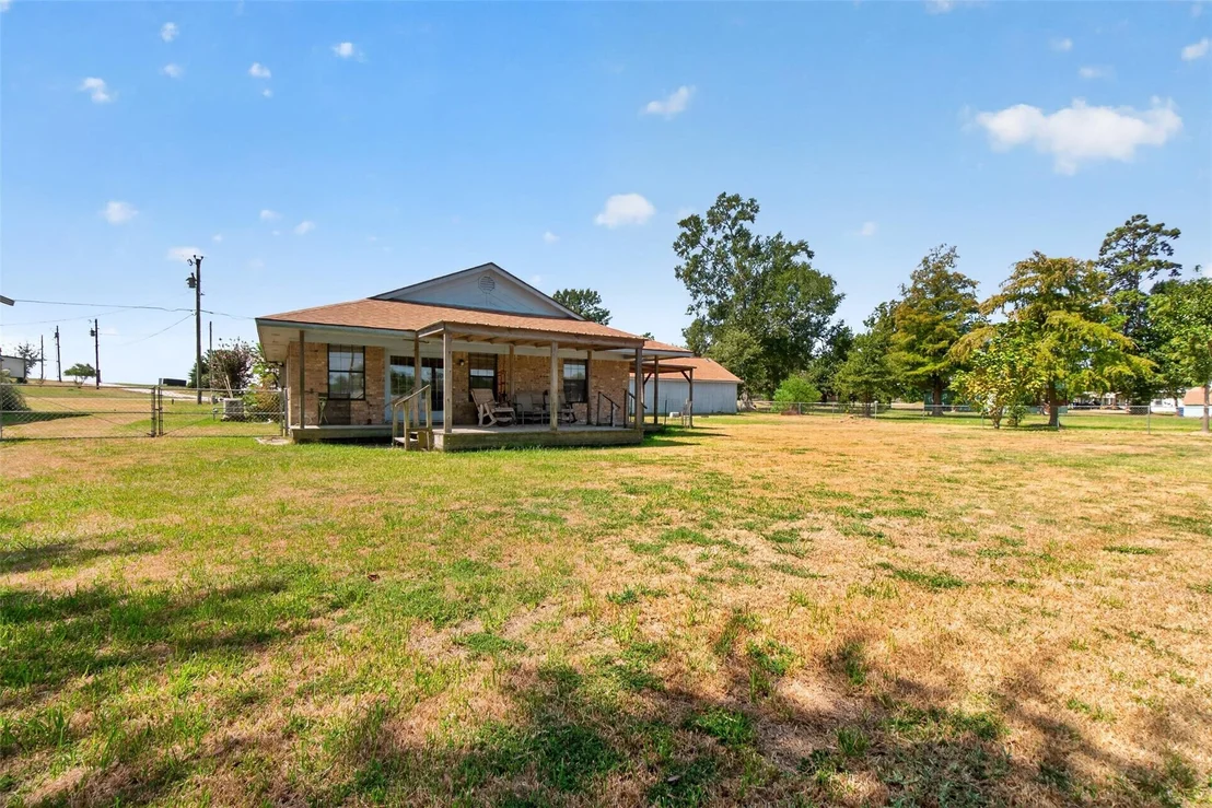 Photo of 281 Lakeshore N