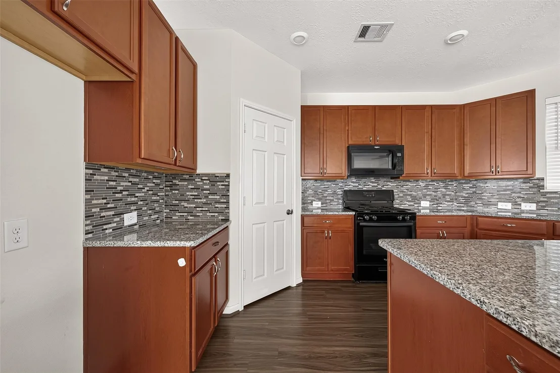 Photo of 25314 Queens Causeway Lane