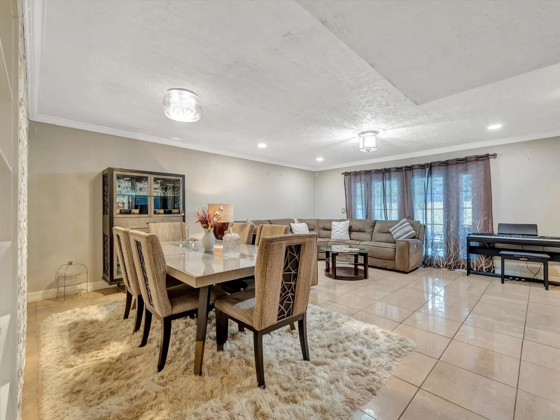 Photo of 1615 Redway Lane