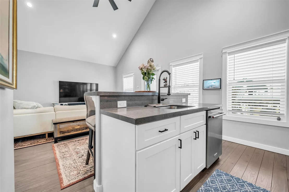 Photo of 1094 Cedar Lane